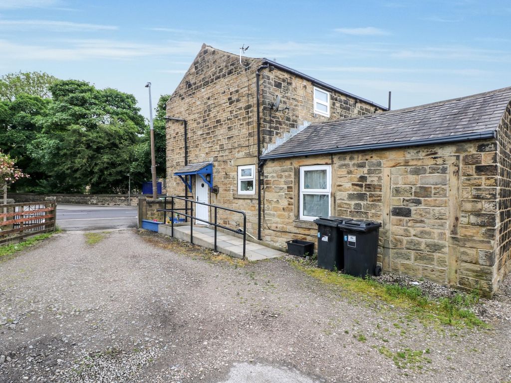 3 bed semidetached house for sale in Church Road, Roberttown