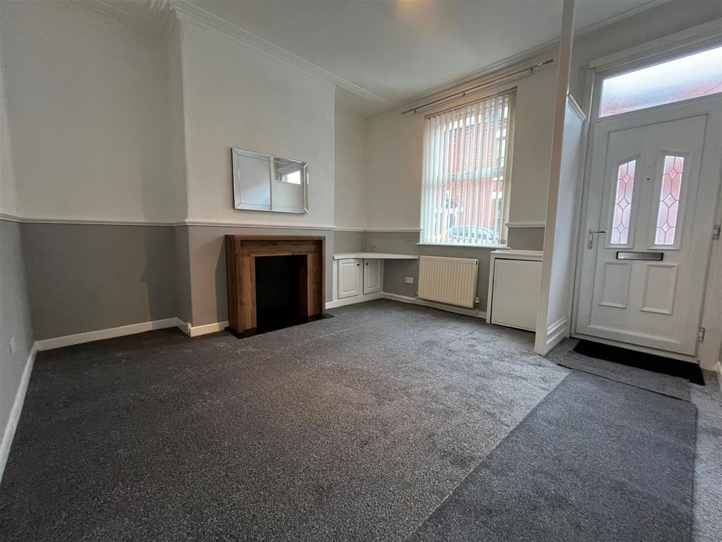 2 bed terraced house to rent in Croft Street, Stalybridge SK15, £800