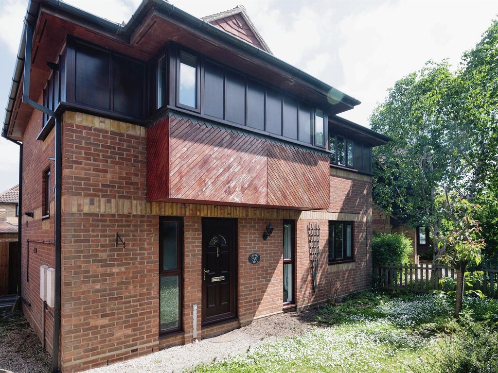 4 bed detached house for sale in Pintolls, South Woodham Ferrers