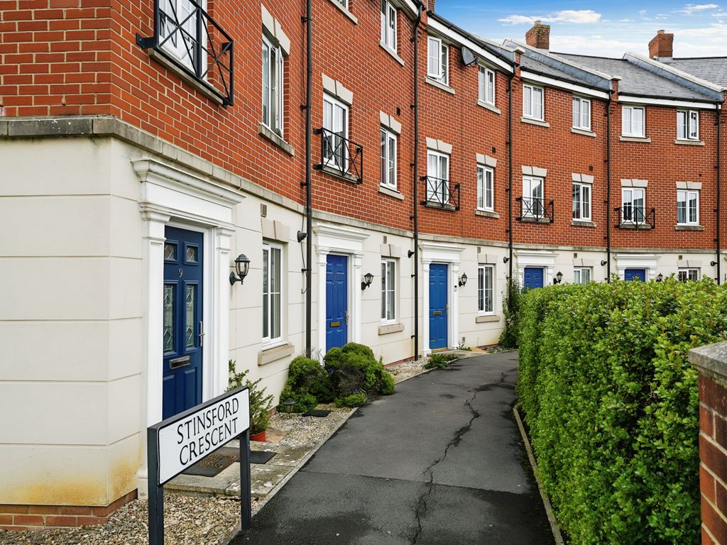 New home, 4 bed town house for sale in Stinsford Crescent, Swindon SN25