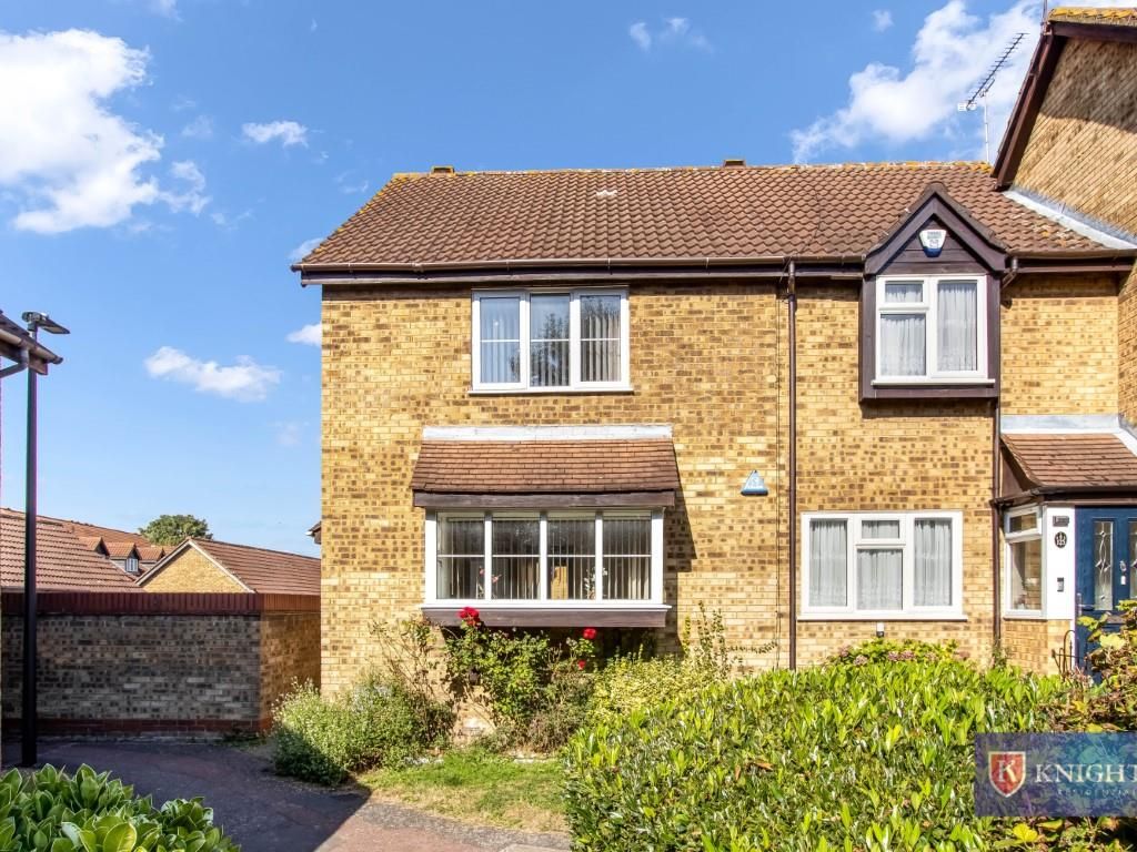 3 bed semidetached house for sale in Mahon Close, London EN1, £395,000