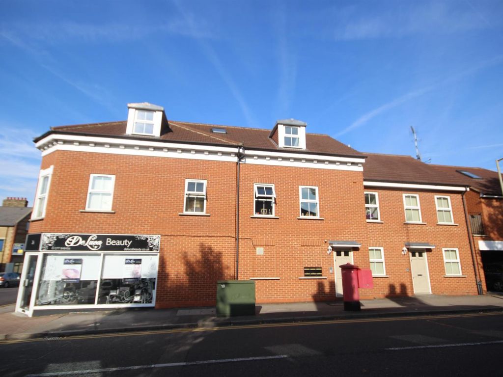 2 bed flat to rent in Avenue Road, Warley, Brentwood CM14 Zoopla