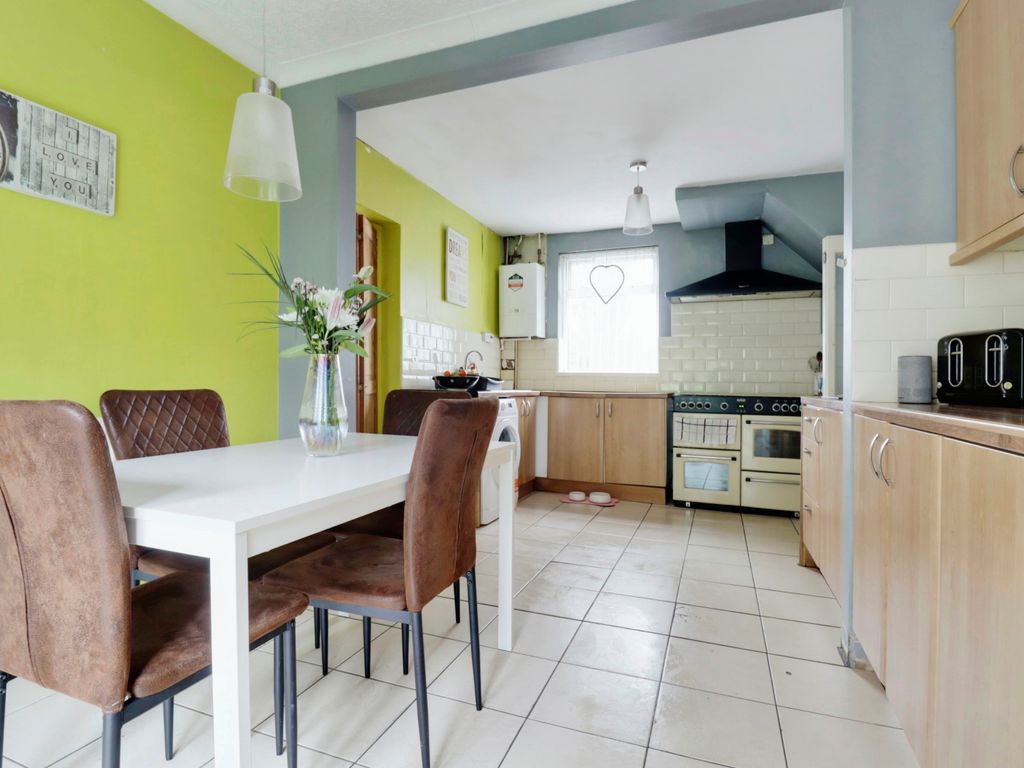 3 bed semidetached house for sale in Halifax Drive, Leicester LE4, £