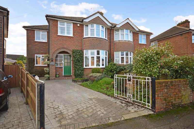 4 bed semidetached house for sale in Walton Way, Aylesbury HP21 Zoopla