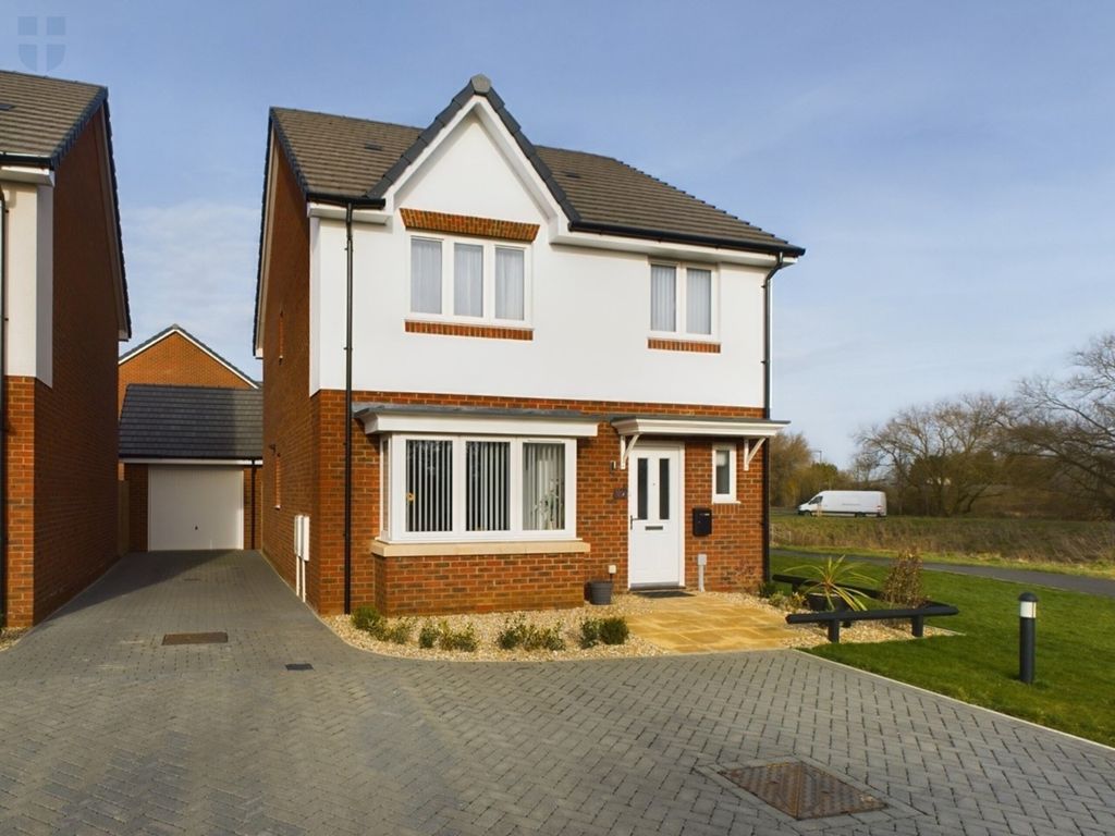 4 bed detached house for sale in Rome Avenue, Stoke Mandeville