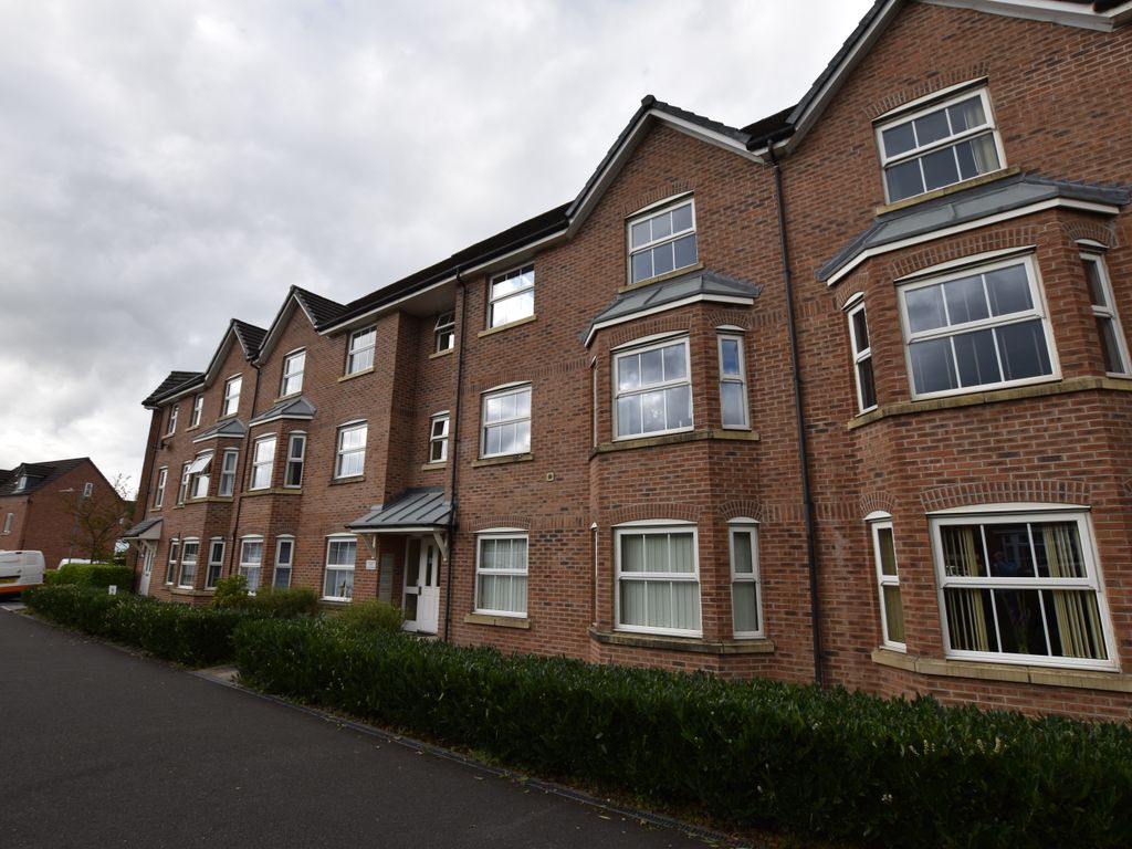 2 bed flat to rent in Sunningdale Court, Little Lever, Bolton BL3, £795