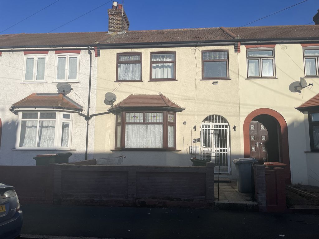 3 bed terraced house for sale in Roman Road, London E6, £400,000 Zoopla