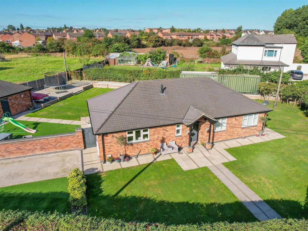 3 bed detached bungalow for sale in Brickyard, Hucknall