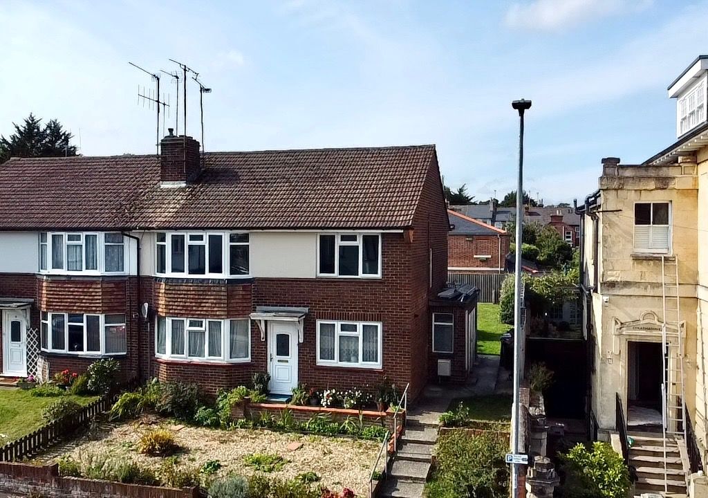 2 bed flat for sale in Russell Street, Reading, Berkshire RG1, £275,000