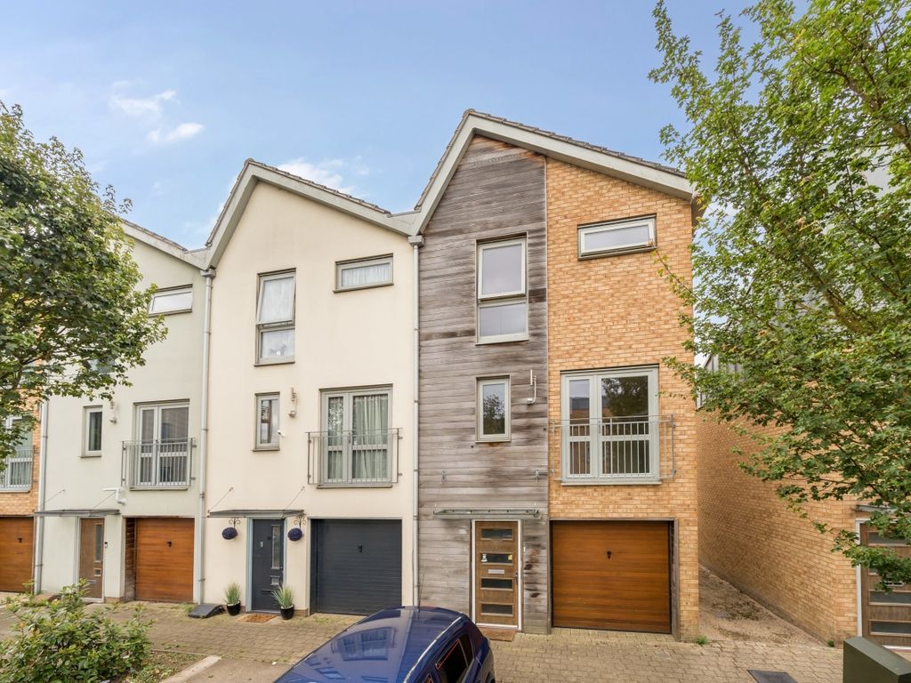 3 bed town house to rent in Cameron Drive, Dartford DA1 Zoopla