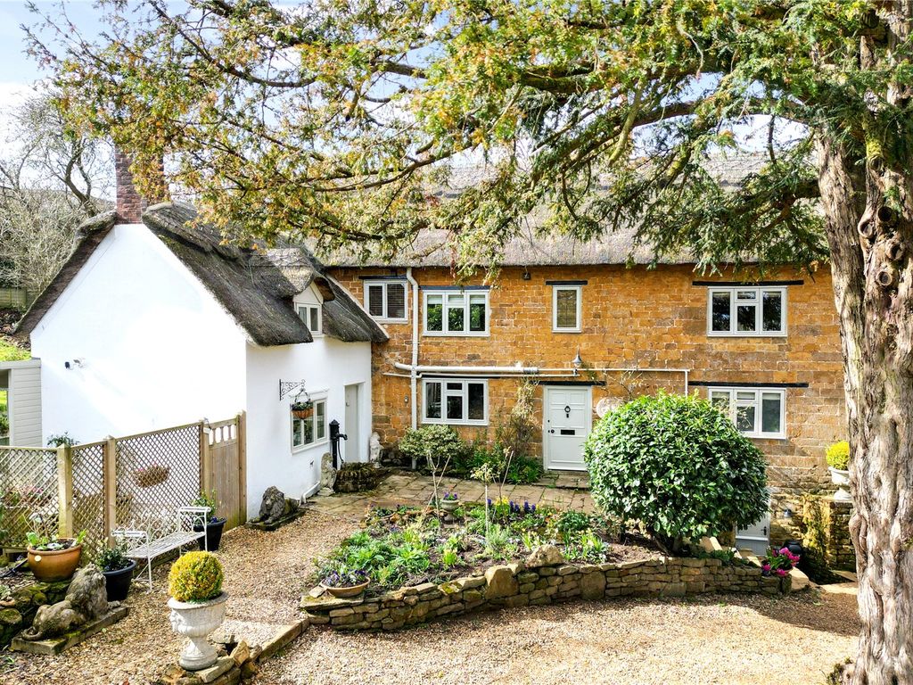 4 bed detached house for sale in Main Street, Wroxton, Banbury