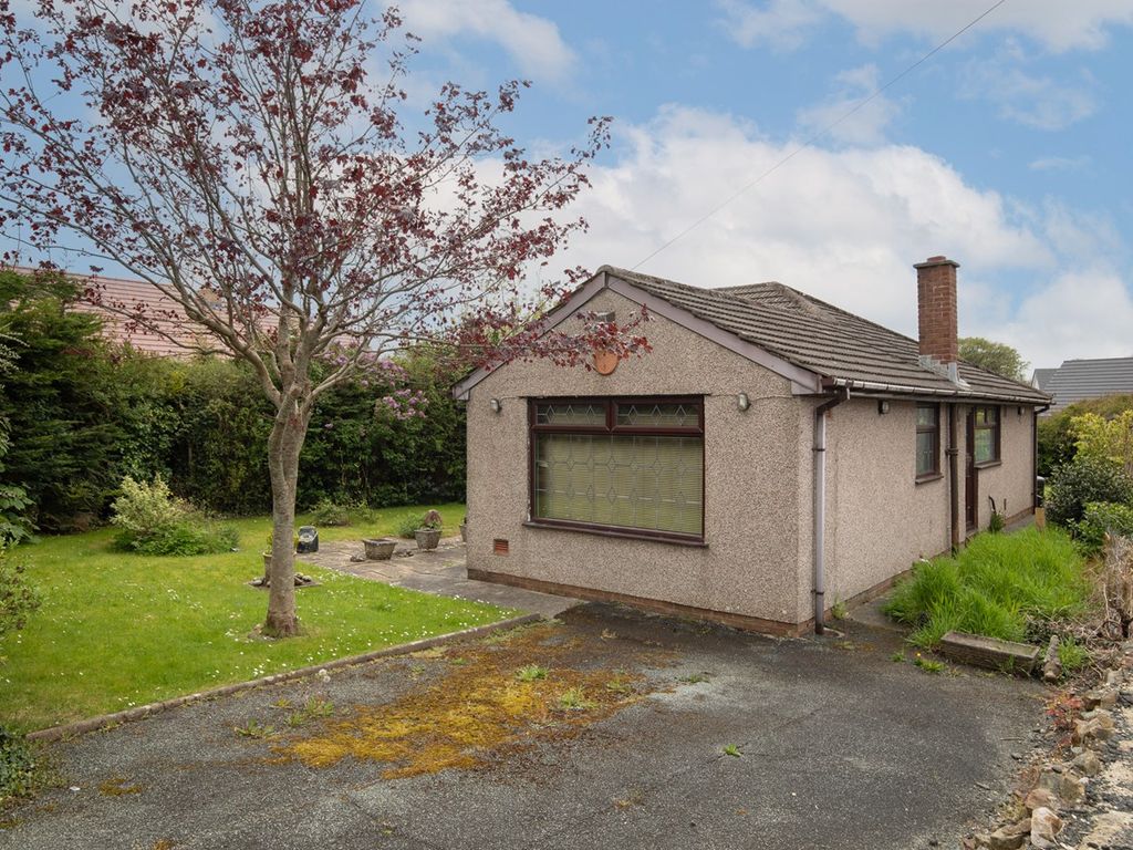 2 bed detached bungalow for sale in Cranham Park, Johnston