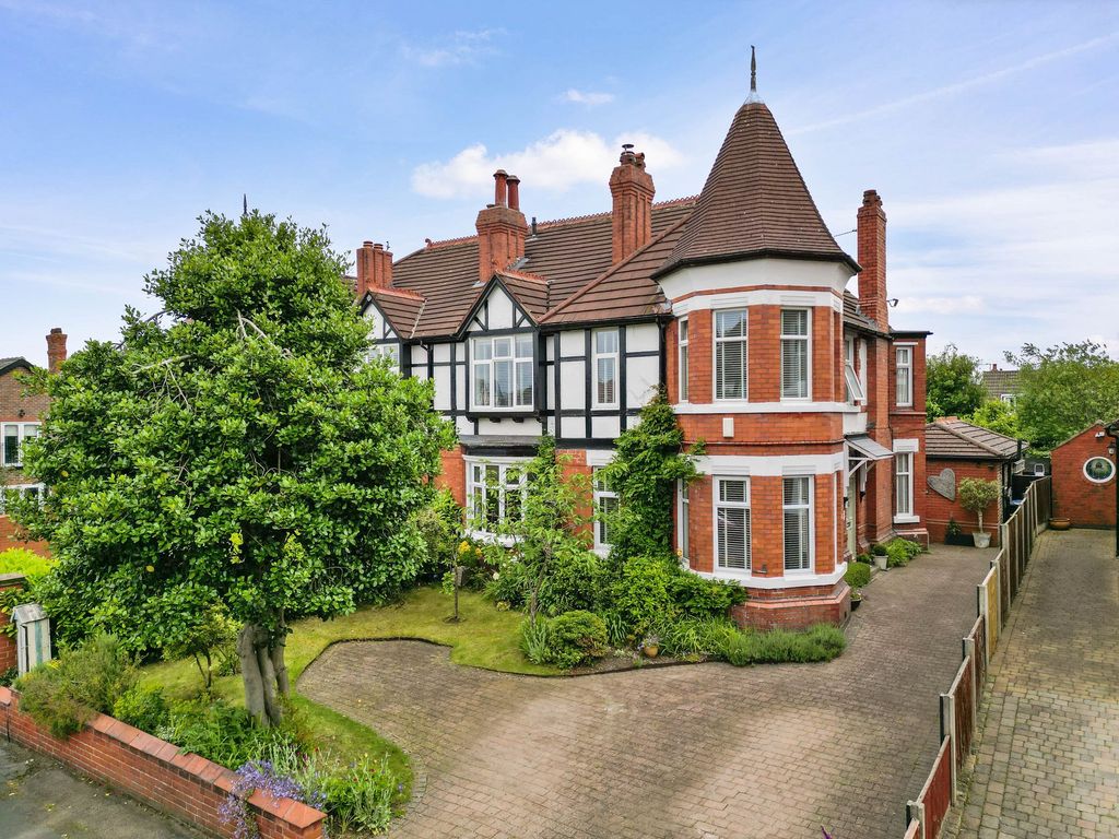 5 bed semidetached house for sale in Victoria Road, Grappenhall WA4, £