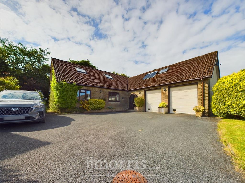 3 bed detached bungalow for sale in Springfield Park, Narberth SA67, £