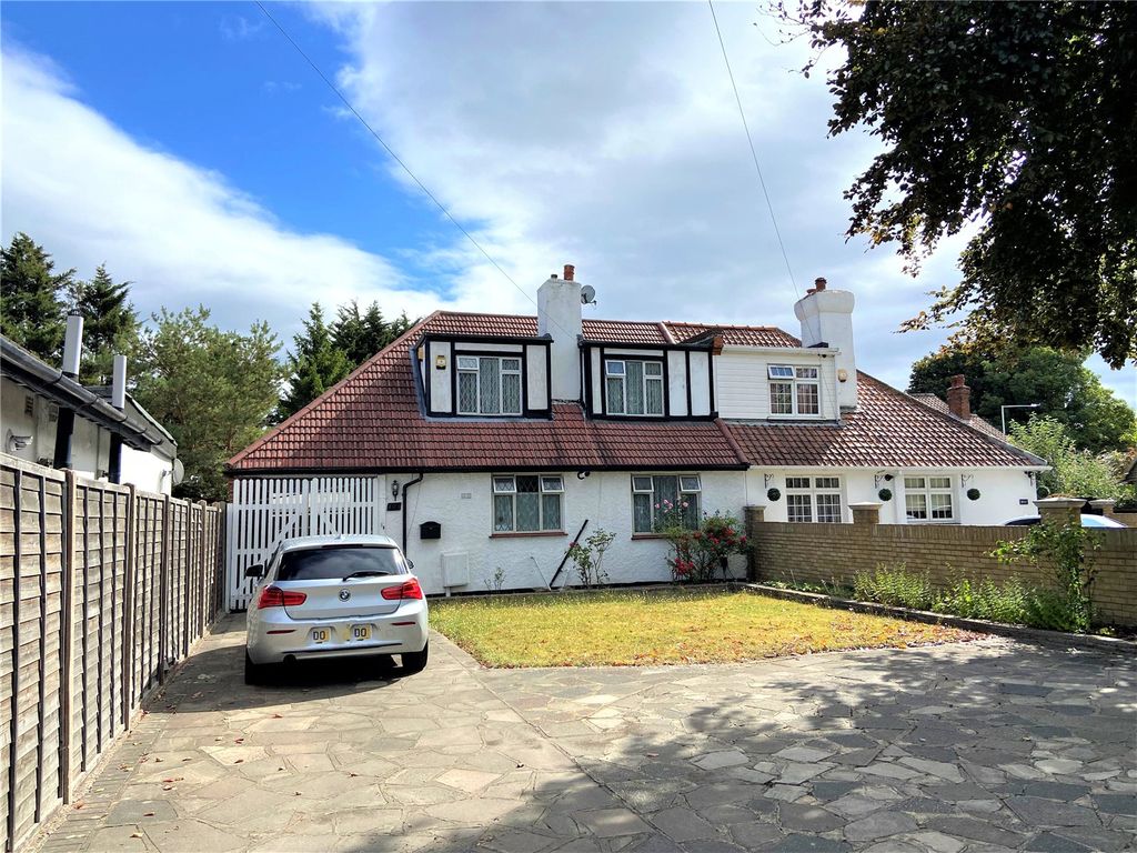 4 bed bungalow for sale in Harlington Road, Hillingdon, Greater London UB8 Zoopla