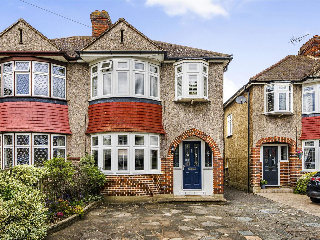 3 bed semidetached house for sale in WaltonOnThames, Surrey KT12, £