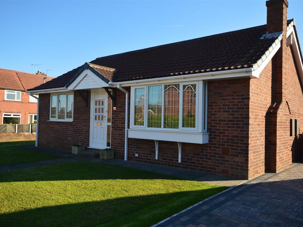 2 bed detached bungalow for sale in Hillcrest Mount, Castleford WF10 Zoopla