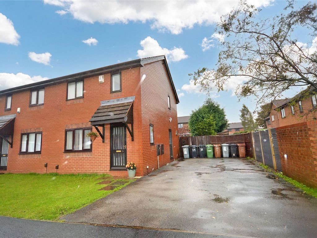 3 bed semidetached house for sale in Eaton Square, Leeds, West