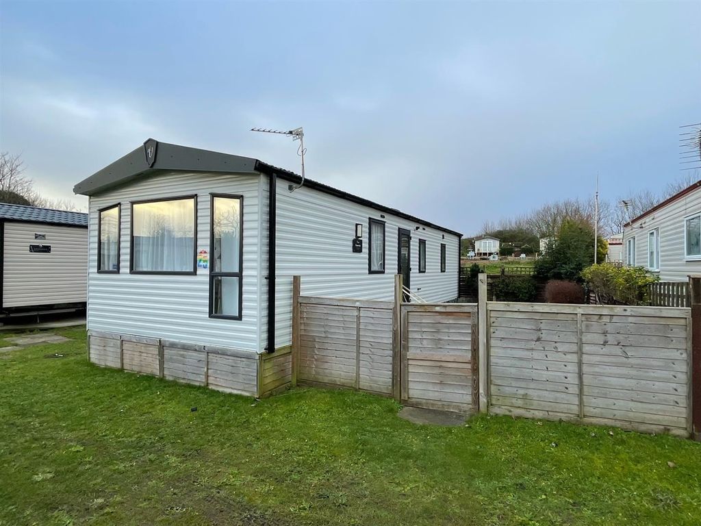 2 bed mobile/park home for sale in Berrow Road, BurnhamOnSea TA8, £
