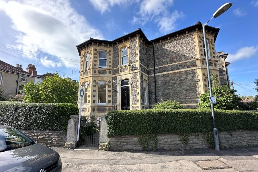 2 bed flat to rent in Ravenswood Road, Cotham, Bristol BS6, £1,600 pcm Zoopla