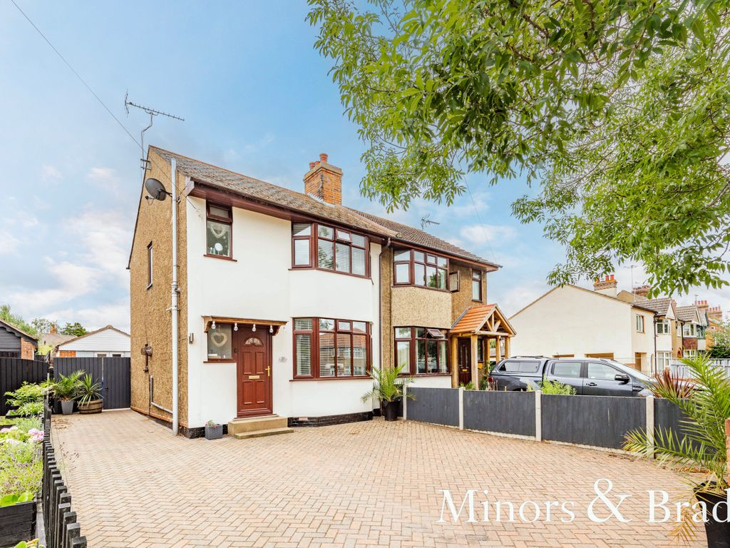 3 bed semidetached house for sale in Dell Road, Lowestoft NR33 Zoopla