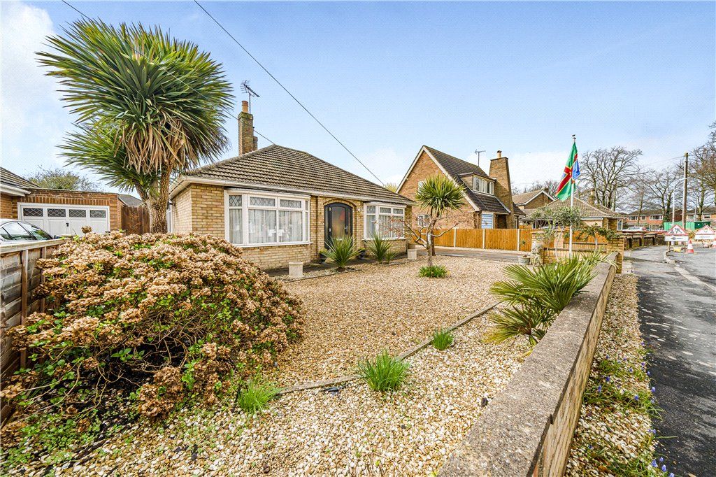 3 bed bungalow for sale in Meadow Close, Spalding, Lincolnshire PE11