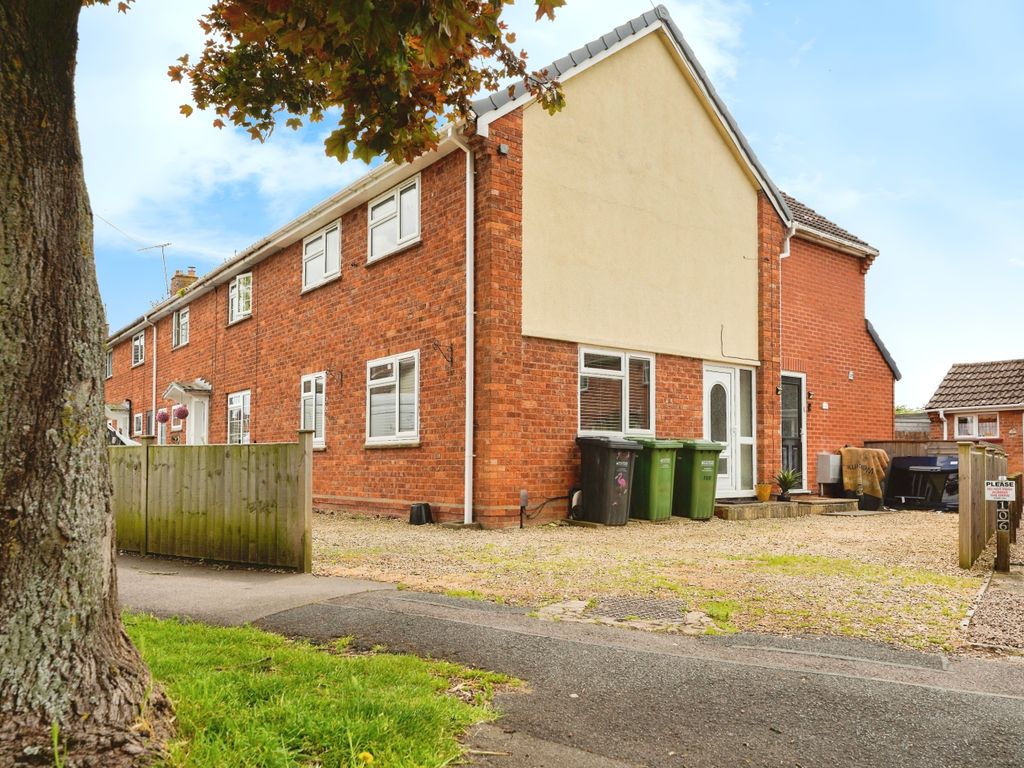 Property for sale in Fairfield Road, Evesham, Worcestershire WR11, £