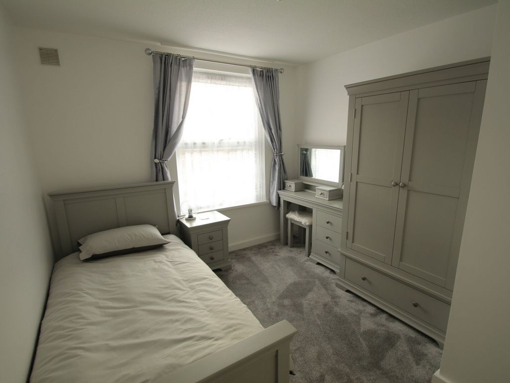 Room to rent in Turner Street, Whitechapel E1, £1,000 pcm Zoopla