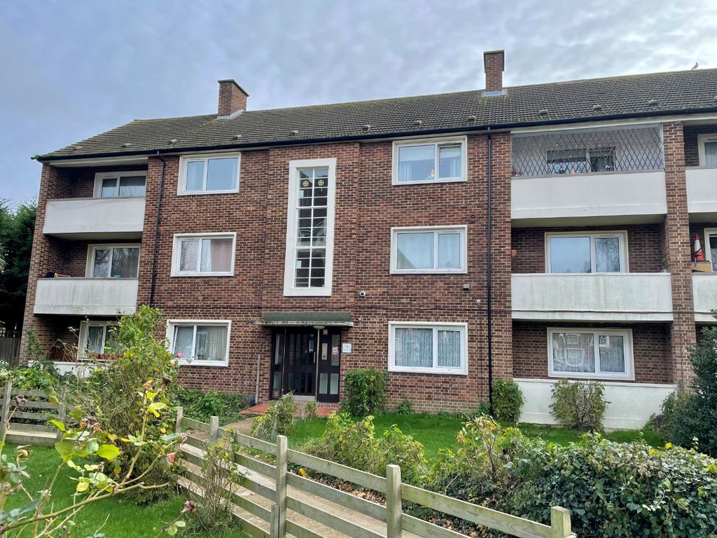 2 bed flat for sale in Nelson Close, WaltonOnThames, Surrey KT12 Zoopla