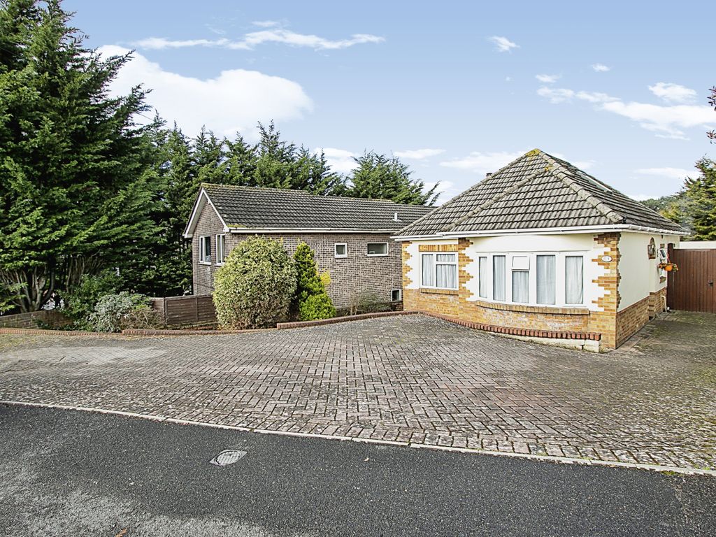 3 bed bungalow for sale in Rose Crescent, Oakdale, Poole, Dorset BH15
