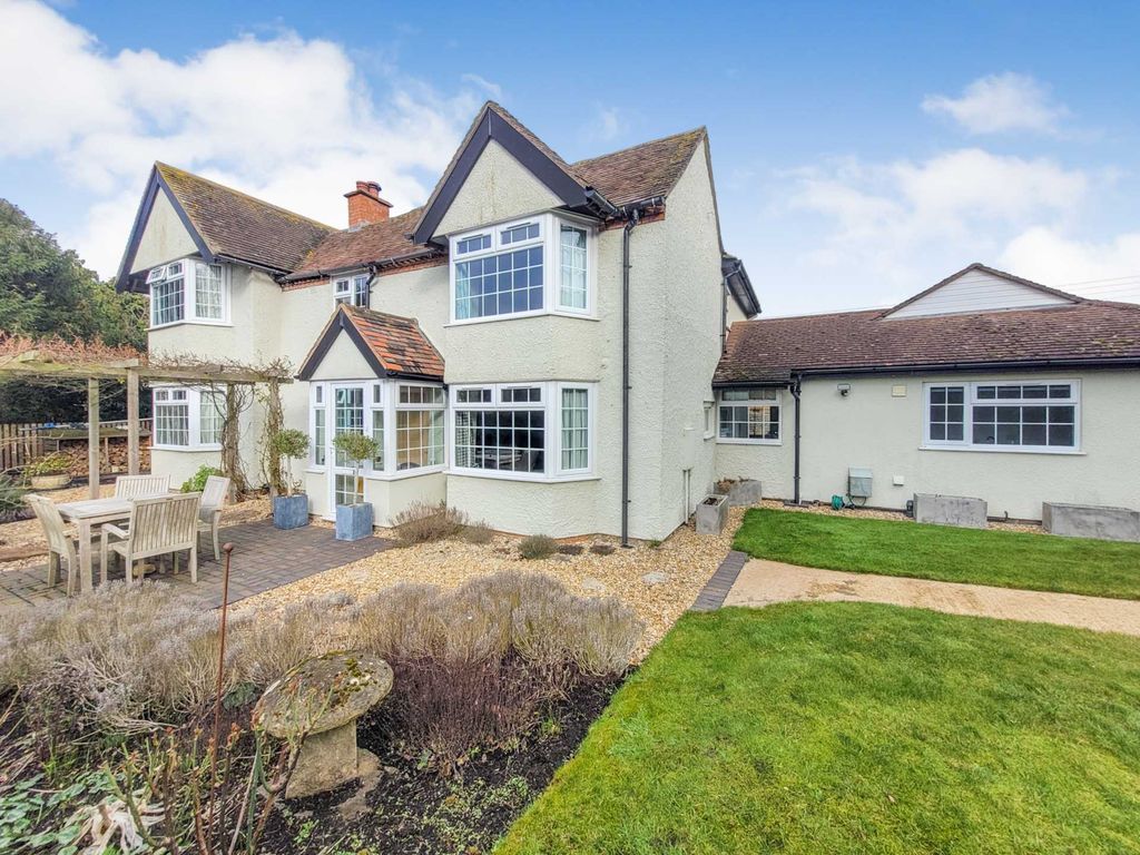 5 bed detached house for sale in Manor Lane, Bredons Norton, Tewkesbury