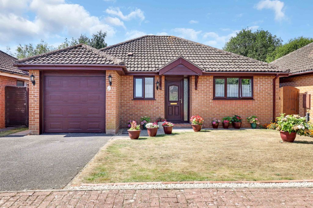 2 bed detached bungalow for sale in Beck Close, Ruskington, Sleaford