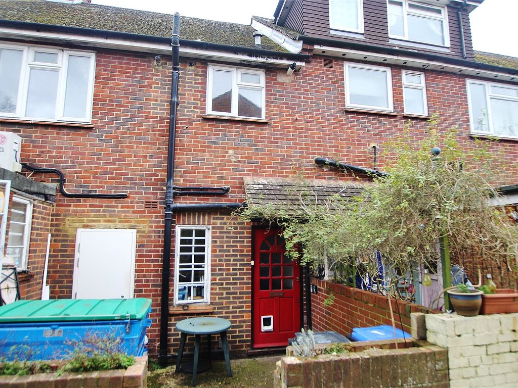 2 bed flat for sale in Anchor Hill, Knaphill, Woking GU21, £225,000 Zoopla