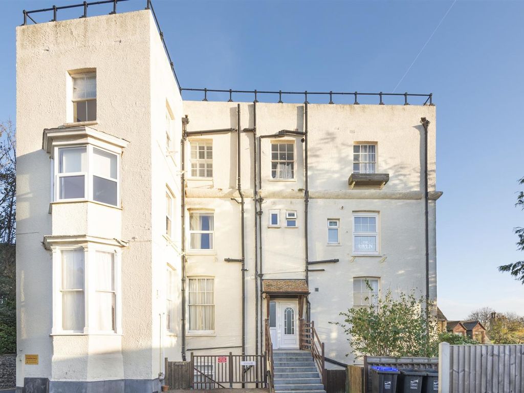 2 bed flat to rent in Crow Hill, Broadstairs CT10, £1,250 pcm Zoopla