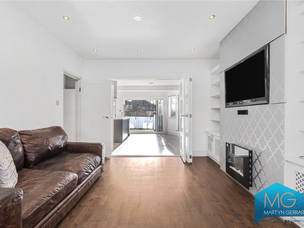 5 bed semidetached house for sale in Barford Close, London NW4, £