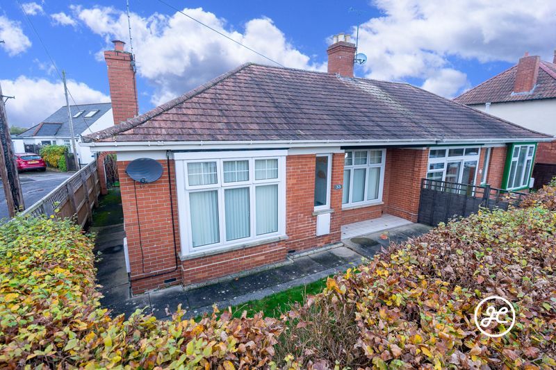 2 bed semidetached bungalow for sale in Greenway Crescent, Taunton TA2 Zoopla