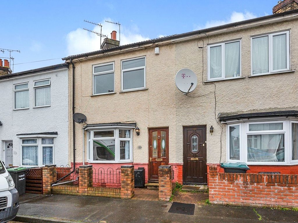 3 bed terraced house to rent in Seymour Road, Northfleet, Gravesend