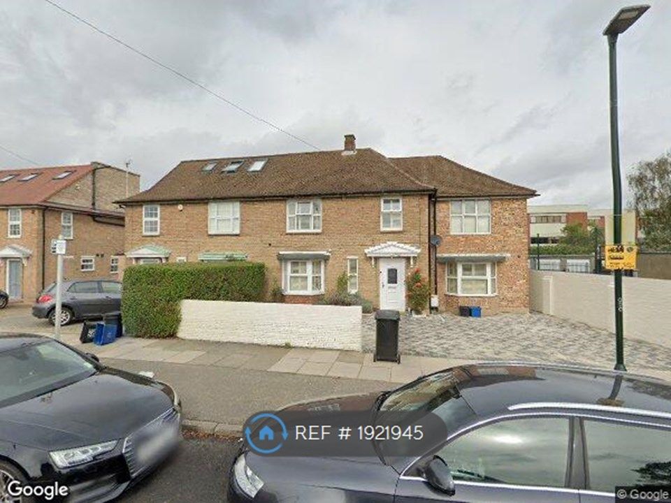 Studio to rent in Craneford Way, Twickenham TW2, £1,250 pcm Zoopla