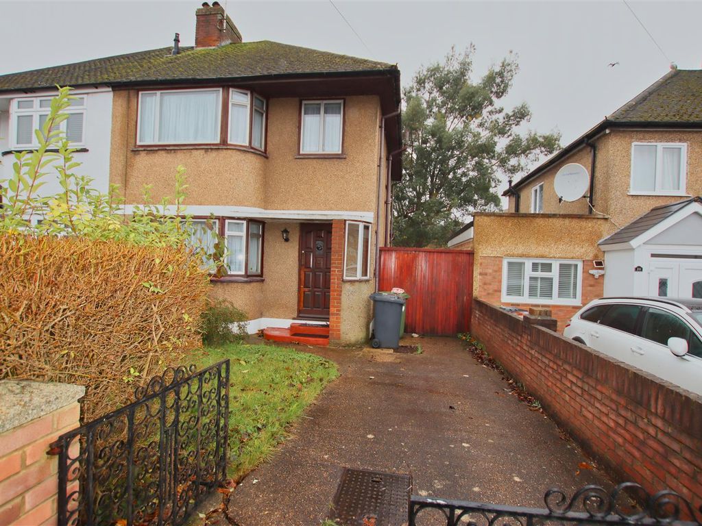 3 bed semidetached house for sale in Bullhead Road, Borehamwood WD6, £