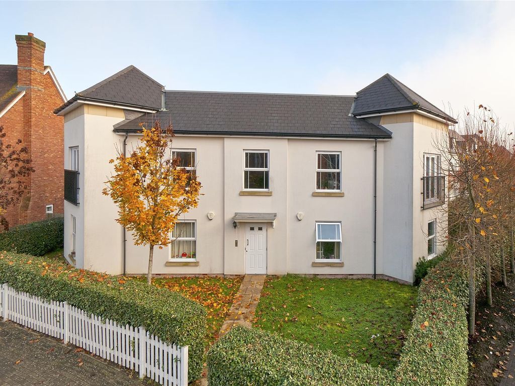 2 bed flat to rent in Fortune Way, Kings Hill, West Malling ME19, £1,200 pcm Zoopla