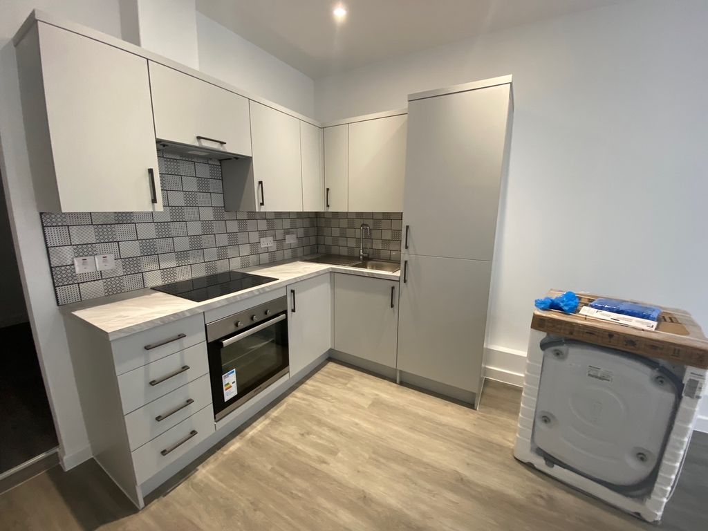 1 bed flat to rent in Cowbridge Road East, Canton, Cardiff CF5, £945