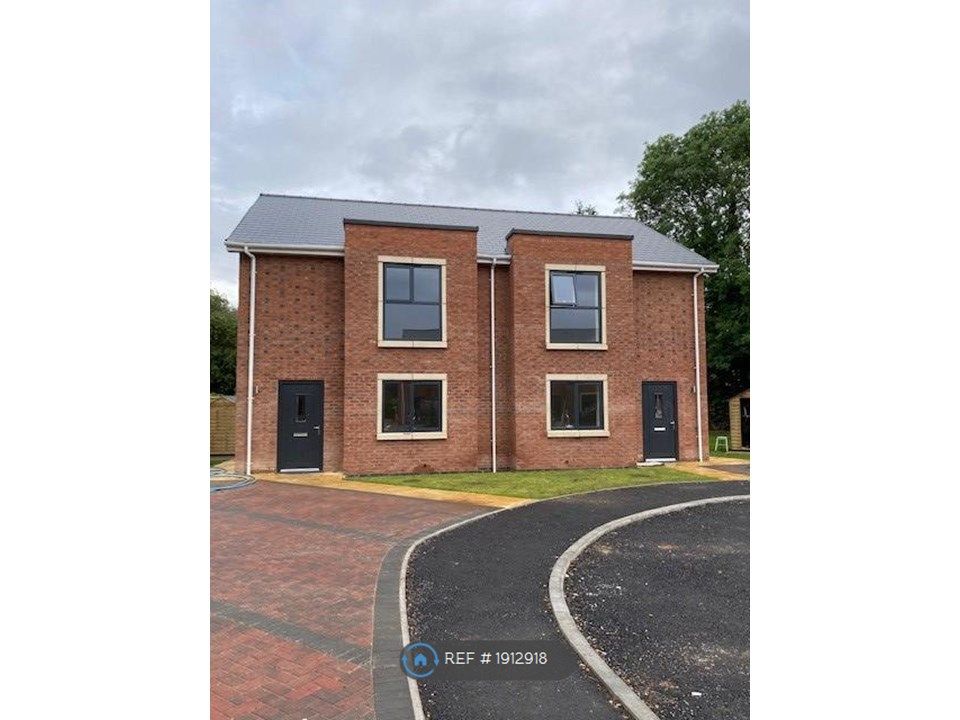 3 bed semidetached house to rent in New Limes, Gloucester GL4, £1,500