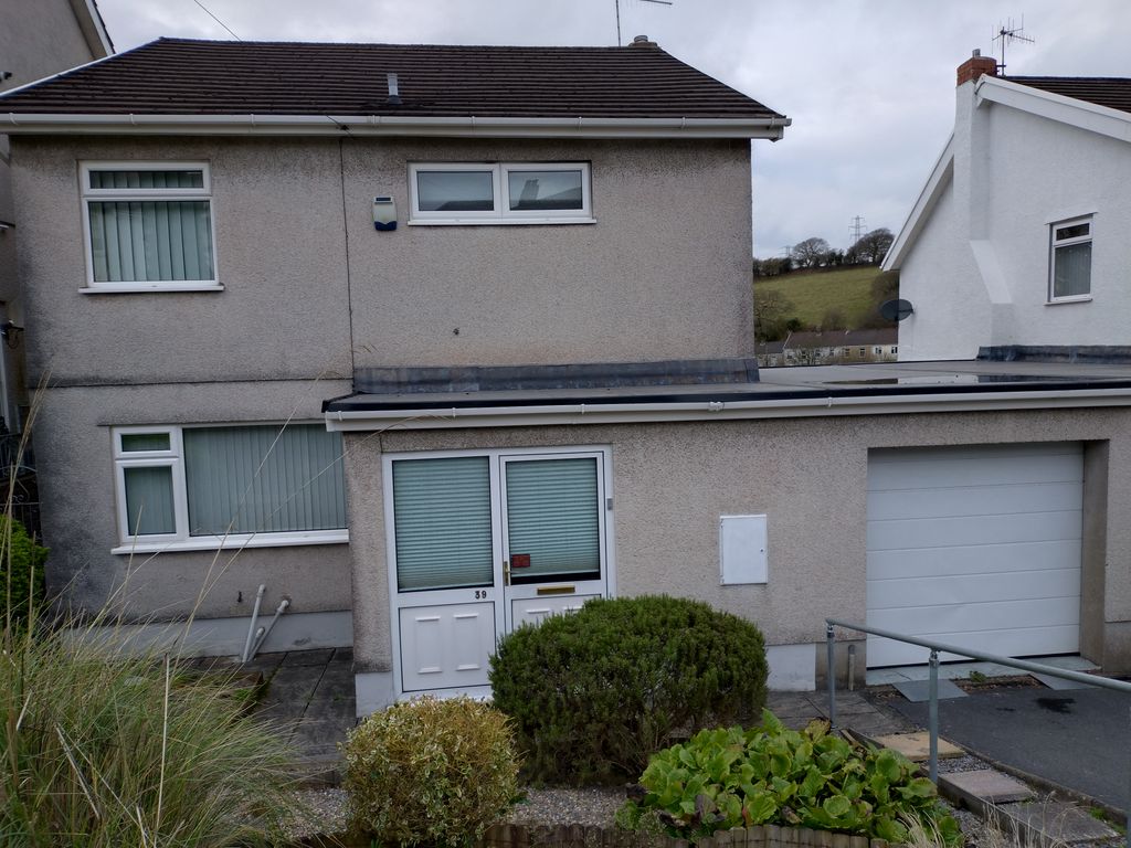 3 bed link detached house for sale in Parc Howard Avenue, Llanelli SA15, £237,500 Zoopla
