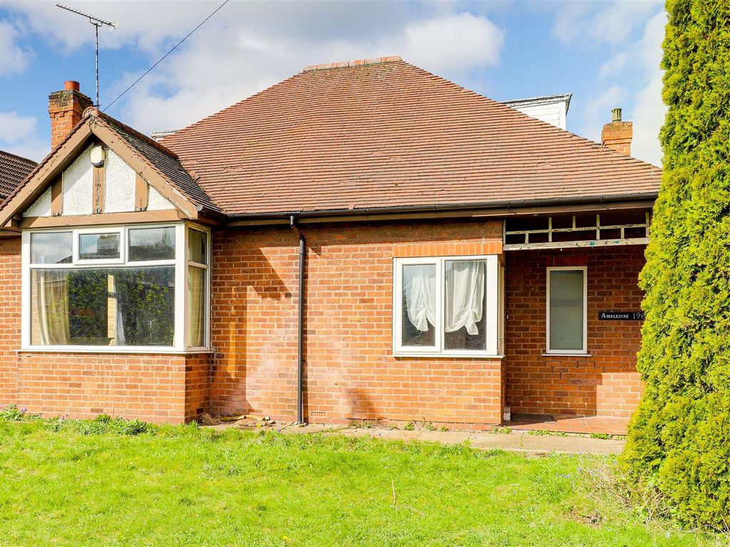 3 bed detached bungalow for sale in Watnall Road, Hucknall