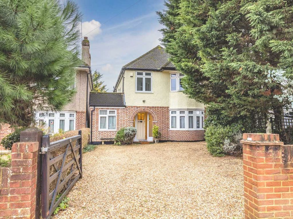 6 bed detached house for sale in Langley Road, Langley SL3, £845,000