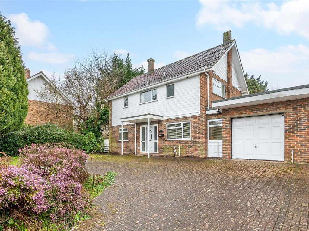 4 bed linkdetached house for sale in White Post Lane, Sole Street