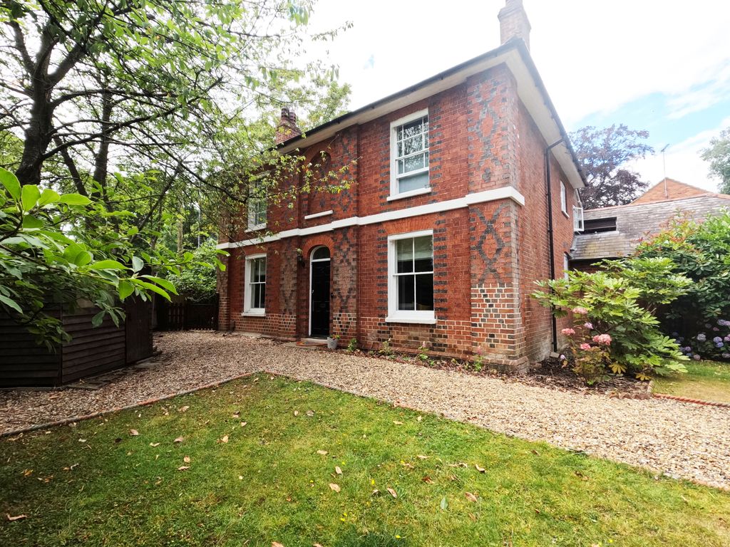 5 bed detached house for sale in Popeswood Road, Binfield, Bracknell