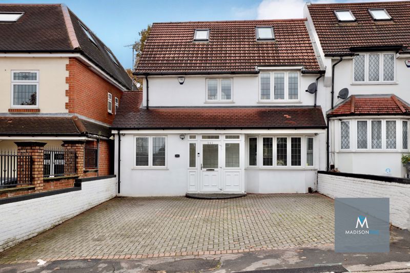 5 bed semidetached house for sale in Fencepiece Road, Chigwell IG7