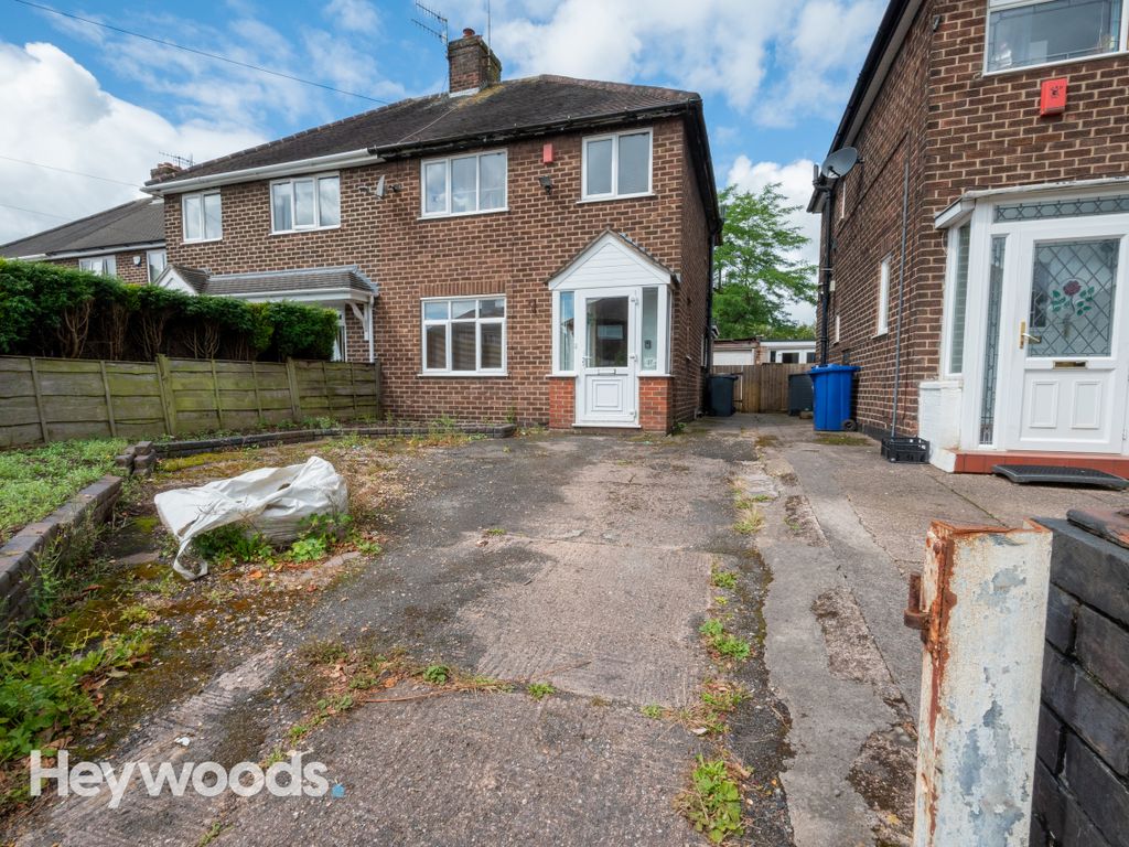 3 bed semidetached house for sale in Place, Porthill