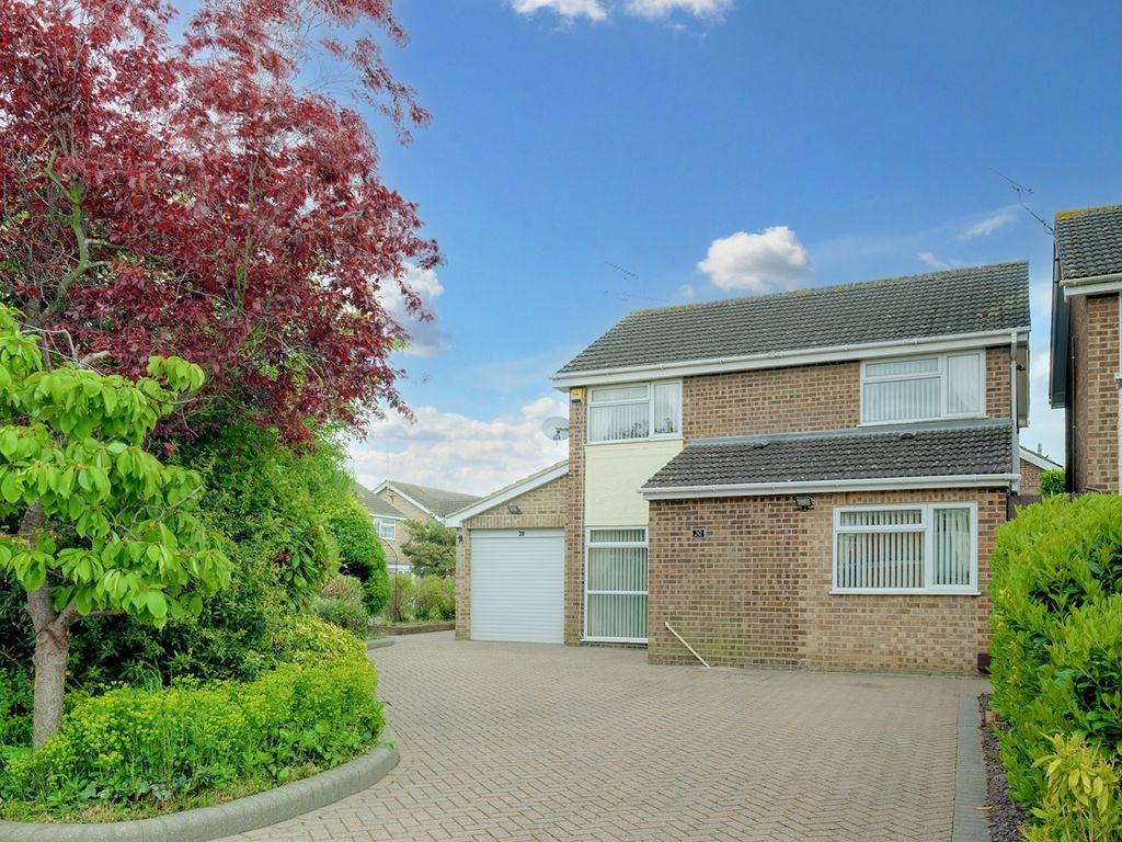 3 bed detached house for sale in Chestnut Walk, Chelmsford CM1, £